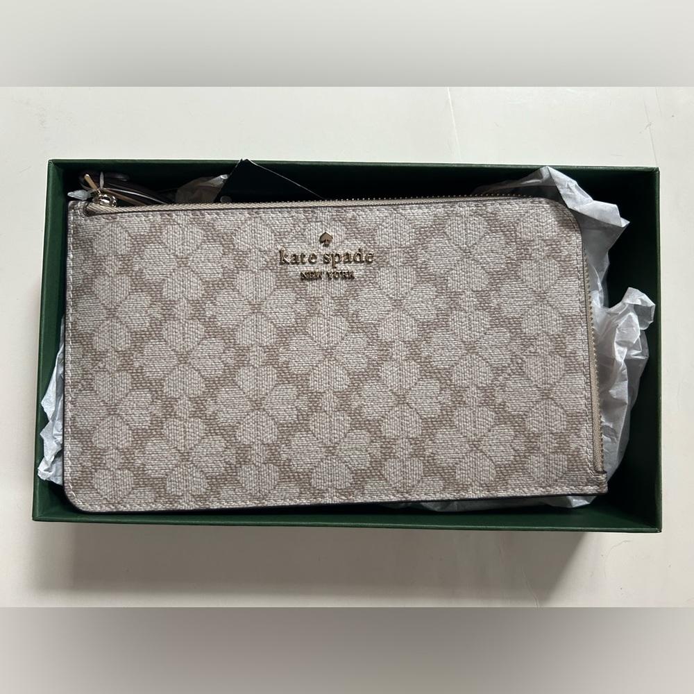 Kate Spade Lucy Spade Flower L-zip Wristlet in dark mushroom cap color NEW